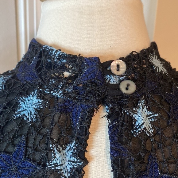 Willow and Clay “Lace” Star ⭐️ Wrap Shirt Size Medium in Like New Condition - Picture 6 of 10